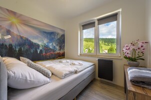 Luxury Apartment | Iron/ironing board, travel crib