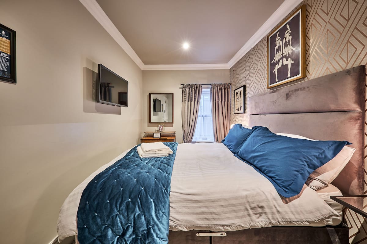 Individually decorated, soundproofing, free WiFi, bed sheets