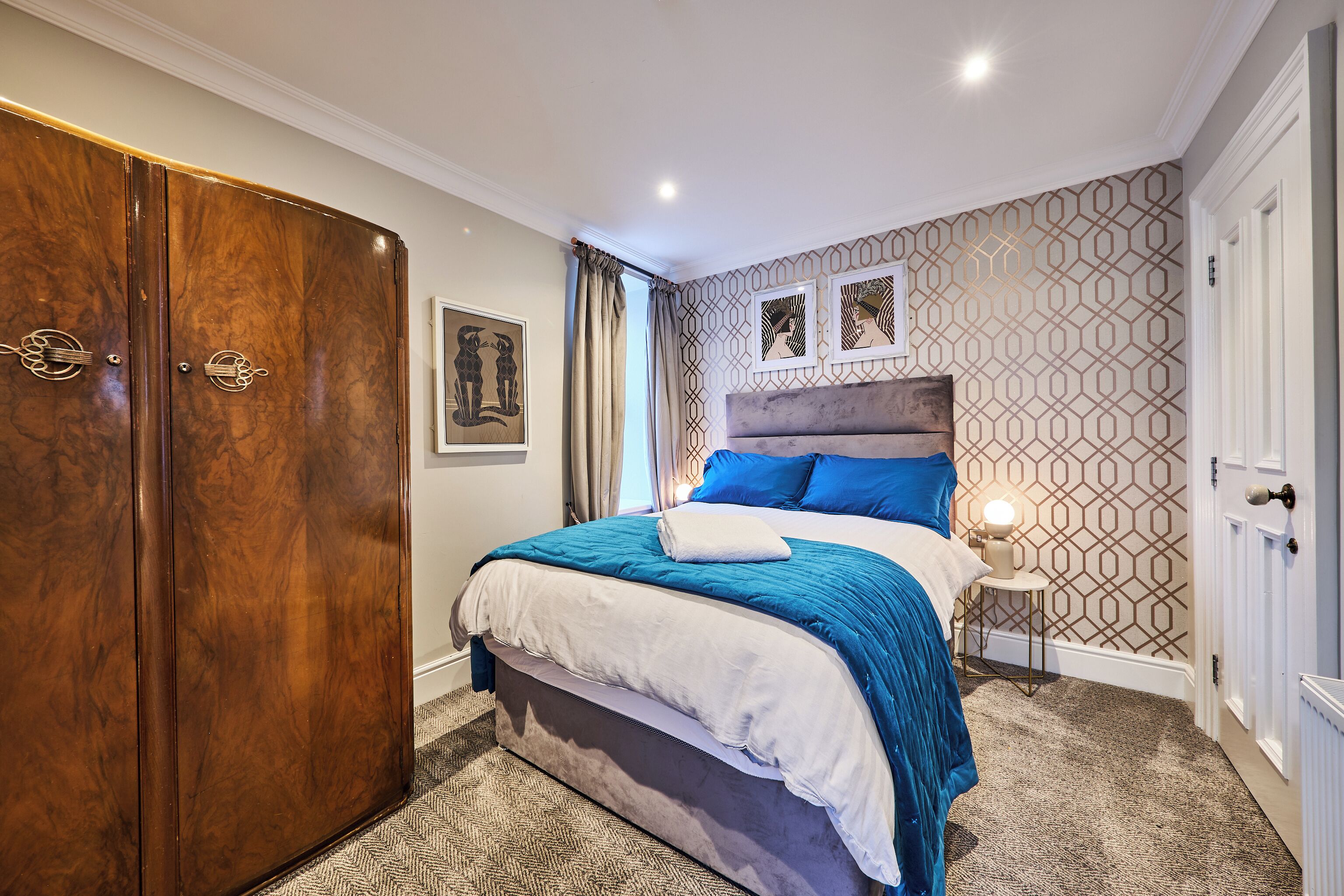 Quarto casal | Individualmente decorados, quartos à prova de som, Wi-Fi de cortesia