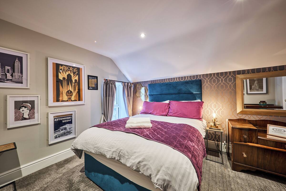 Quarto triplo | Individualmente decorados, quartos à prova de som, Wi-Fi de cortesia