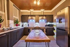 Shared kitchen facilities - Art House (Londonderry)