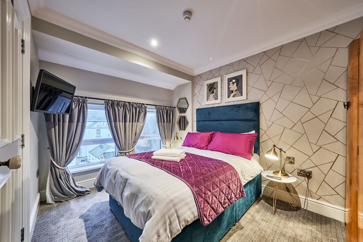 Individually decorated, soundproofing, free WiFi, bed sheets