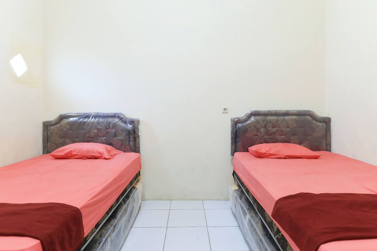 Desk, bed sheets