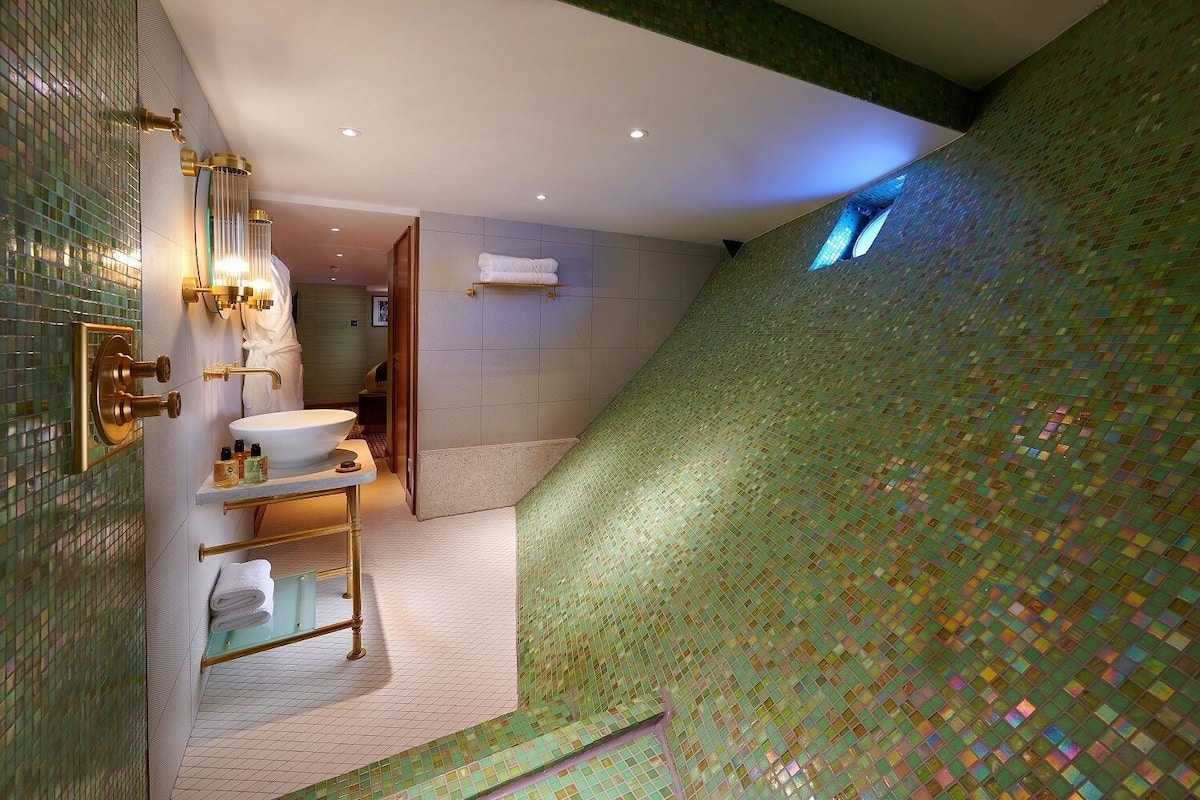 classic duplex | bathroom | eco-friendly toiletries, hair dryer, bathrobes, slippers