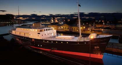 Fingal - A Luxury Floating Hotel
