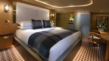 Classic Cabin | Egyptian cotton sheets, premium bedding, minibar, in-room safe