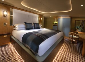 Classic Cabin | Egyptian cotton sheets, premium bedding, minibar, in-room safe - Fingal - A Luxury Floating Hotel (Edinburgh)