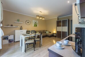 Familie appartement | Woonruimte | Een flatscreentelevisie