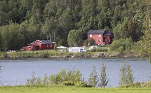 Exterior - Idyllic fishing location in Målselva for camping and parking (moen)