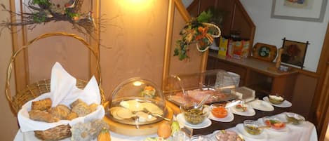 Buffet déjeuner gratuit tous les jours