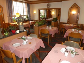 Free daily buffet breakfast - Hotel Lex (Hagen)