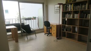 Interior - Charming, bright studio apartment with balcony (Paris)
