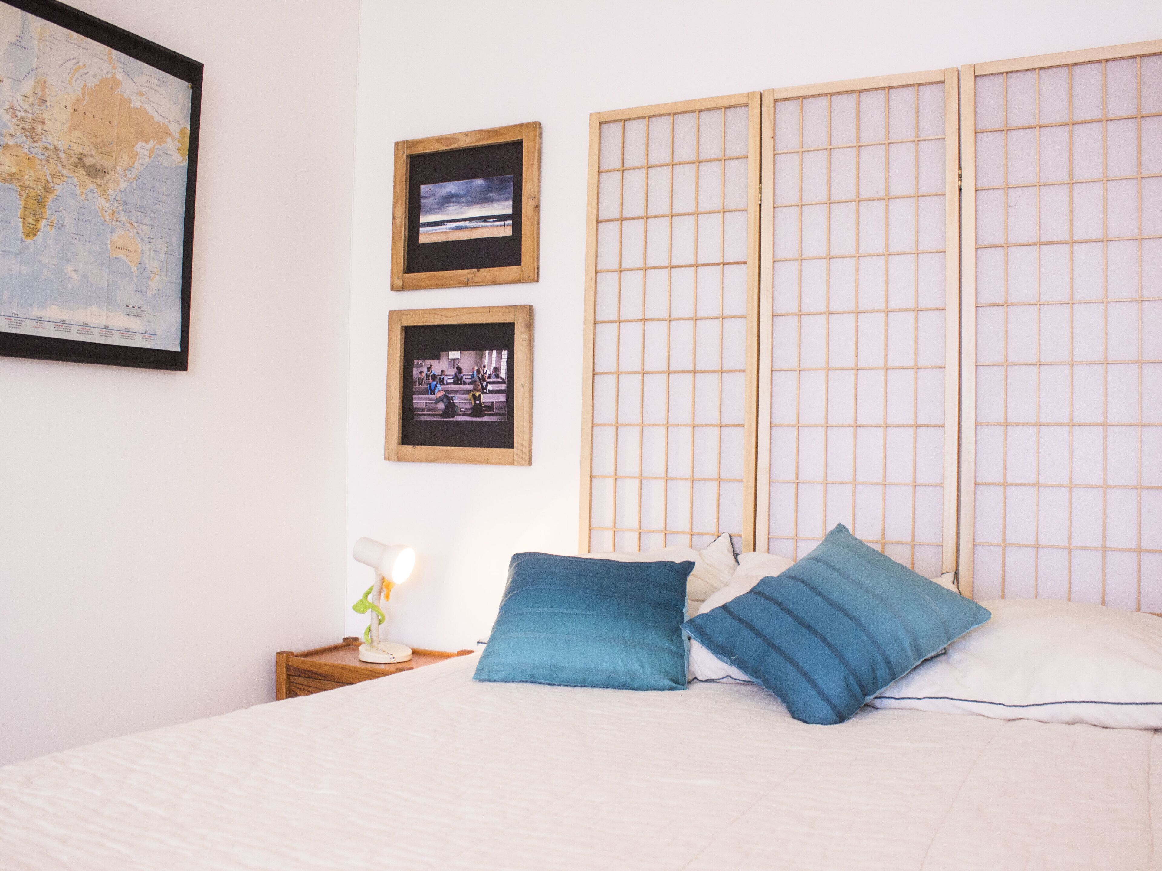 WiFi, bed sheets