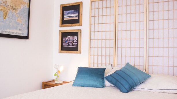 Room - Charming, bright studio apartment with balcony (Paris)