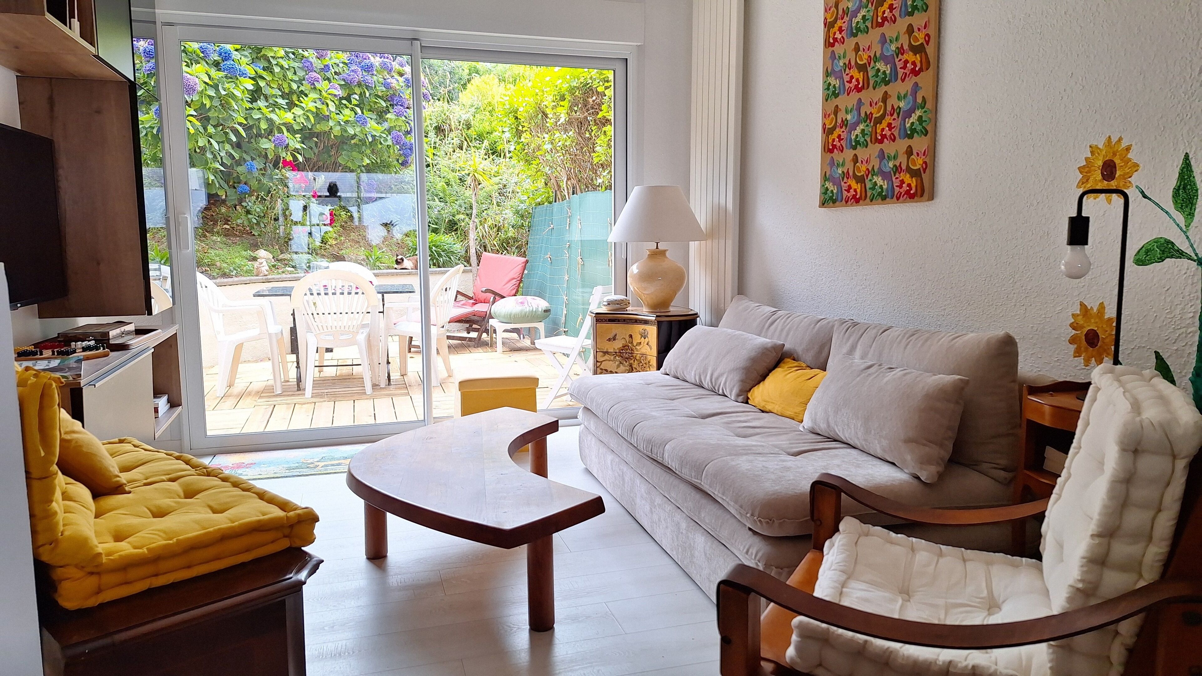 Smart TV, livros, aparelho de som, impressoras