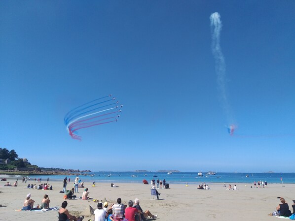 Plage, chaises longues