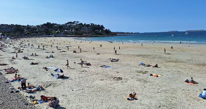 100m plage Trestraou, private parking, terrace and garden.