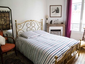 1 bedroom, iron/ironing board, WiFi, bed sheets - Charming and bright near Montmartre (Paris)