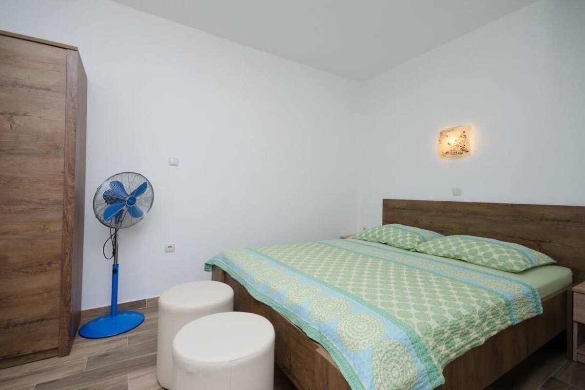 Eenvoudige kamer | 2 slaapkamers, verduisterende gordijnen, gratis wifi, beddengoed