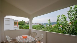 Basic Apartment | Terrace/patio - Apartments Snjezana (Lopar)