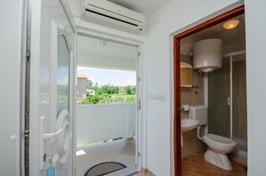 Appartamento Basic, 2 camere da letto | Area soggiorno | TV a schermo piatto