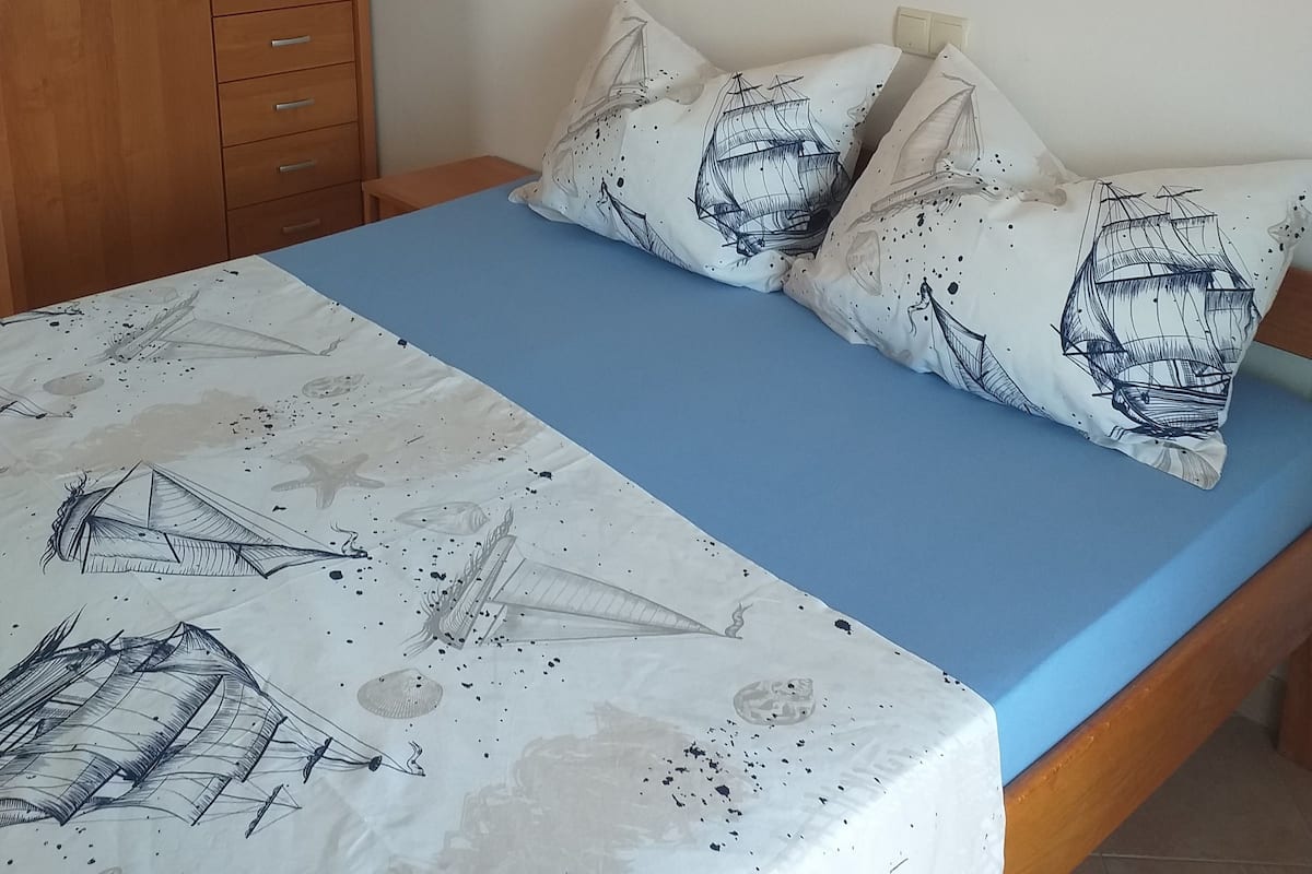 Basic Apartment, 2 Bedrooms | Blackout drapes, WiFi (free), bed sheets