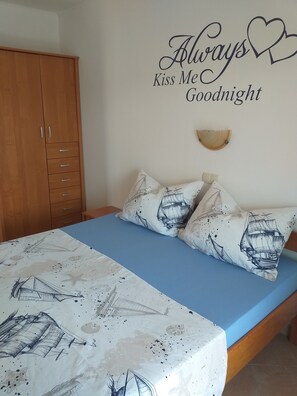 Basic Apartment, 2 Bedrooms | Blackout drapes, free WiFi, bed sheets - Apartments Snjezana (Lopar)