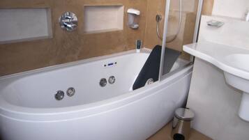 Superior Double Room (Balneotherapy bath) | Bathroom | Rainfall showerhead, hair dryer, towels
