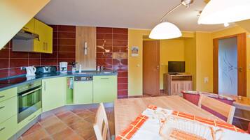 Apartemen, 2 kamar tidur (2) | Makan di kamar