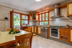 Frigorifero, microonde, forno, macchina per tè/caffè