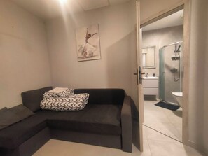 Design Studio | Iron/ironing board, free WiFi, bed sheets - Studio Doris (Kraków)