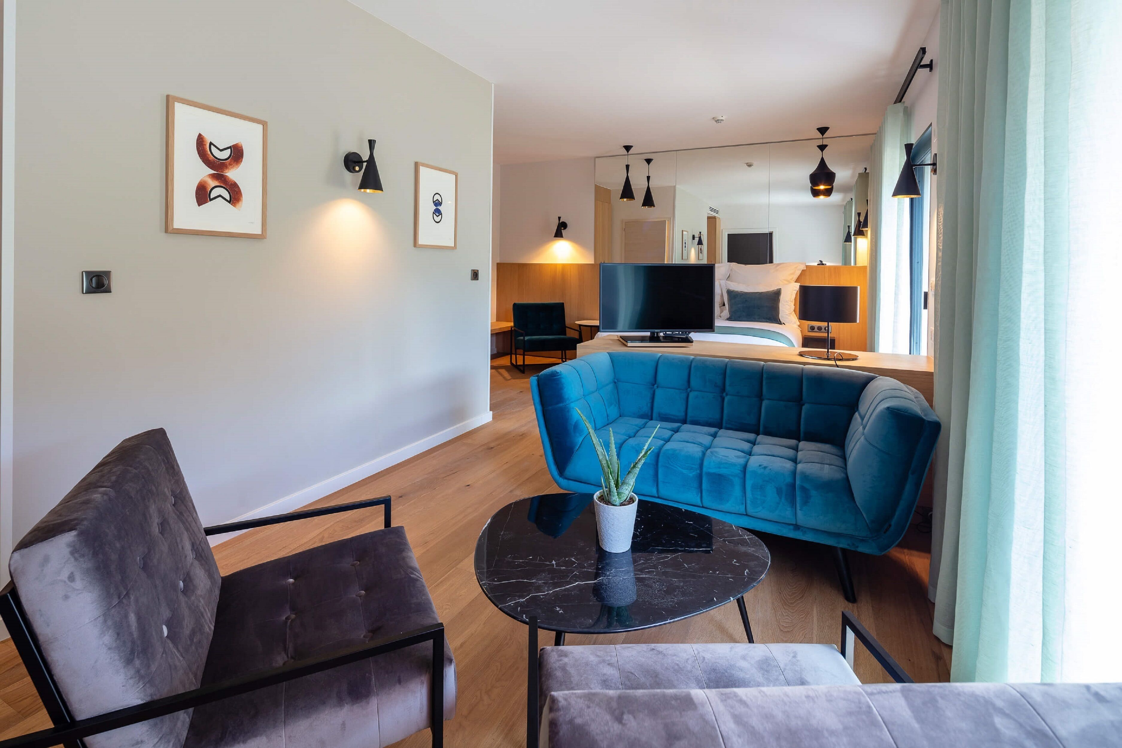 suite (prestige) | premium bedding, in-room safe, laptop workspace, soundproofing