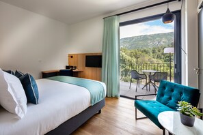 Premium bedding, in-room safe, laptop workspace, soundproofing - Hotel Sainte Victoire (Vauvenargues)