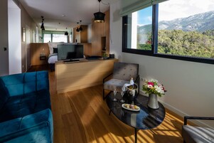 Premium bedding, in-room safe, laptop workspace, soundproofing