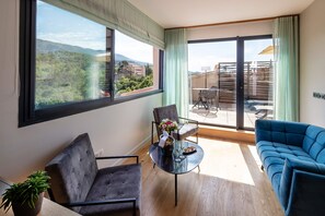 华丽套房 | 高档床上用品、客房内保险箱、笔记本电脑工作区、隔音