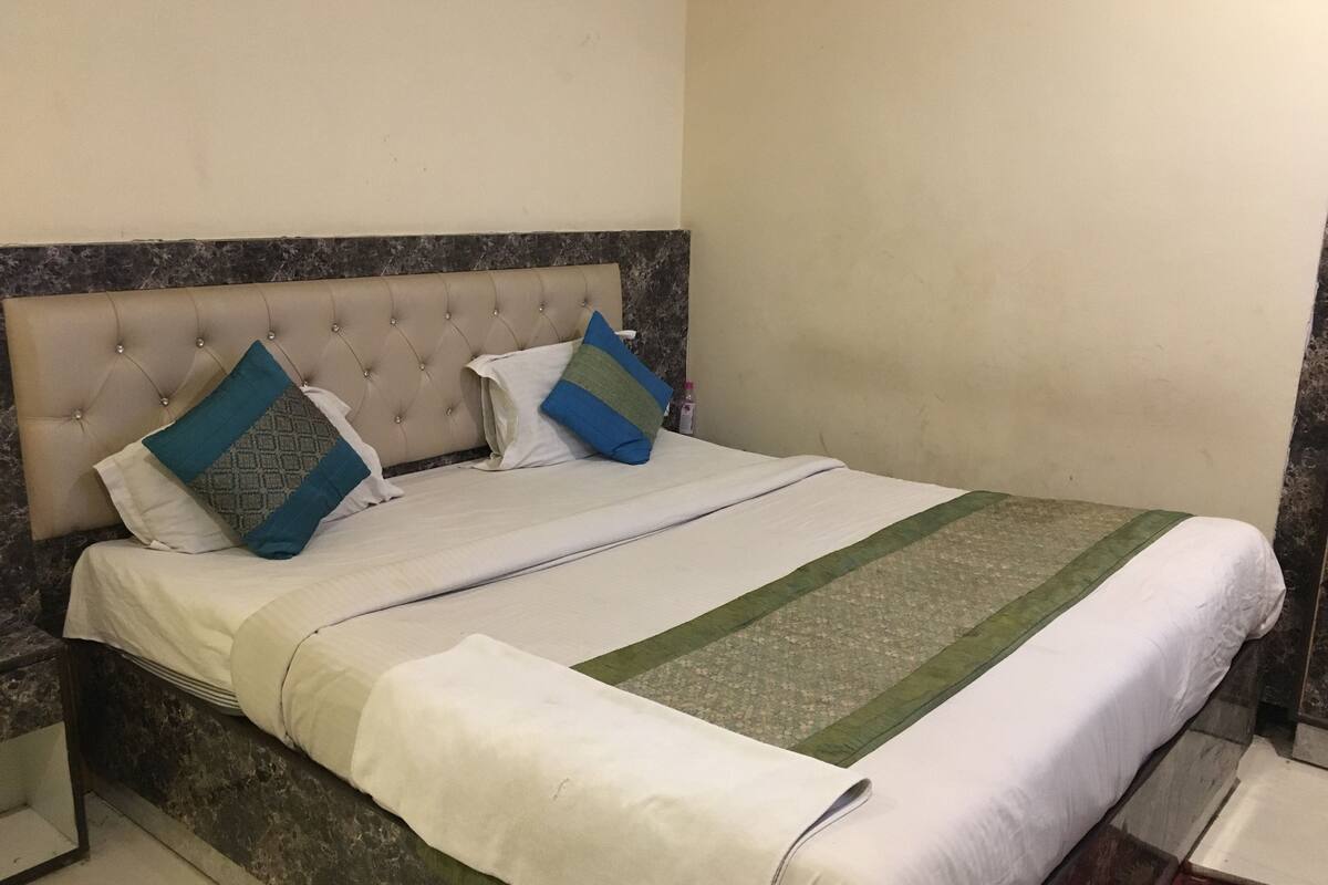 Deluxe Room | Iron/ironing board (on request), cribs (surcharge), WiFi (free)