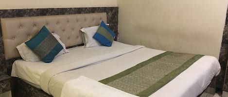 Deluxe Room | Iron/ironing board, cribs/infant beds, free WiFi, bed sheets