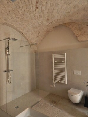 Shower, free toiletries, hair dryer, bidet - Petrantiche (Putignano)