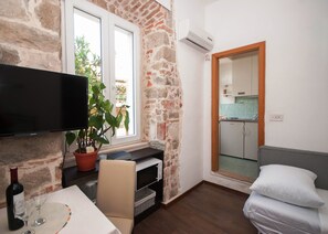 Studio | Living area | Flat-screen TV - Apartments Angie (Split)