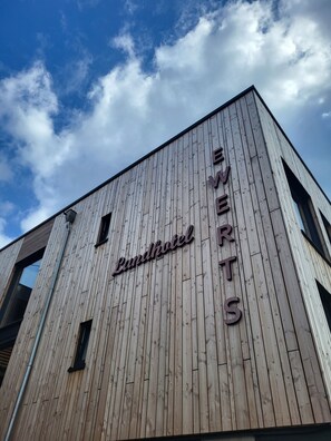 واجهة المنشأة