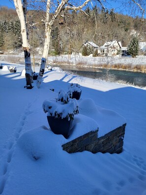 المنشأة من الخارج