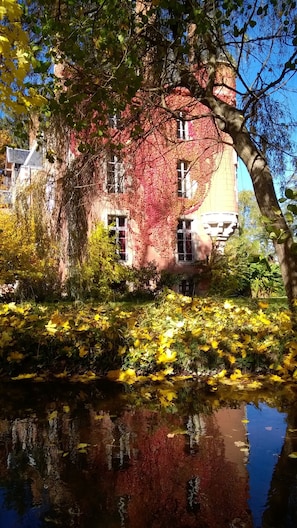 Garden - CHATEAU DE LA VERNEDE (Saint-Rémy-de-Chargnat)