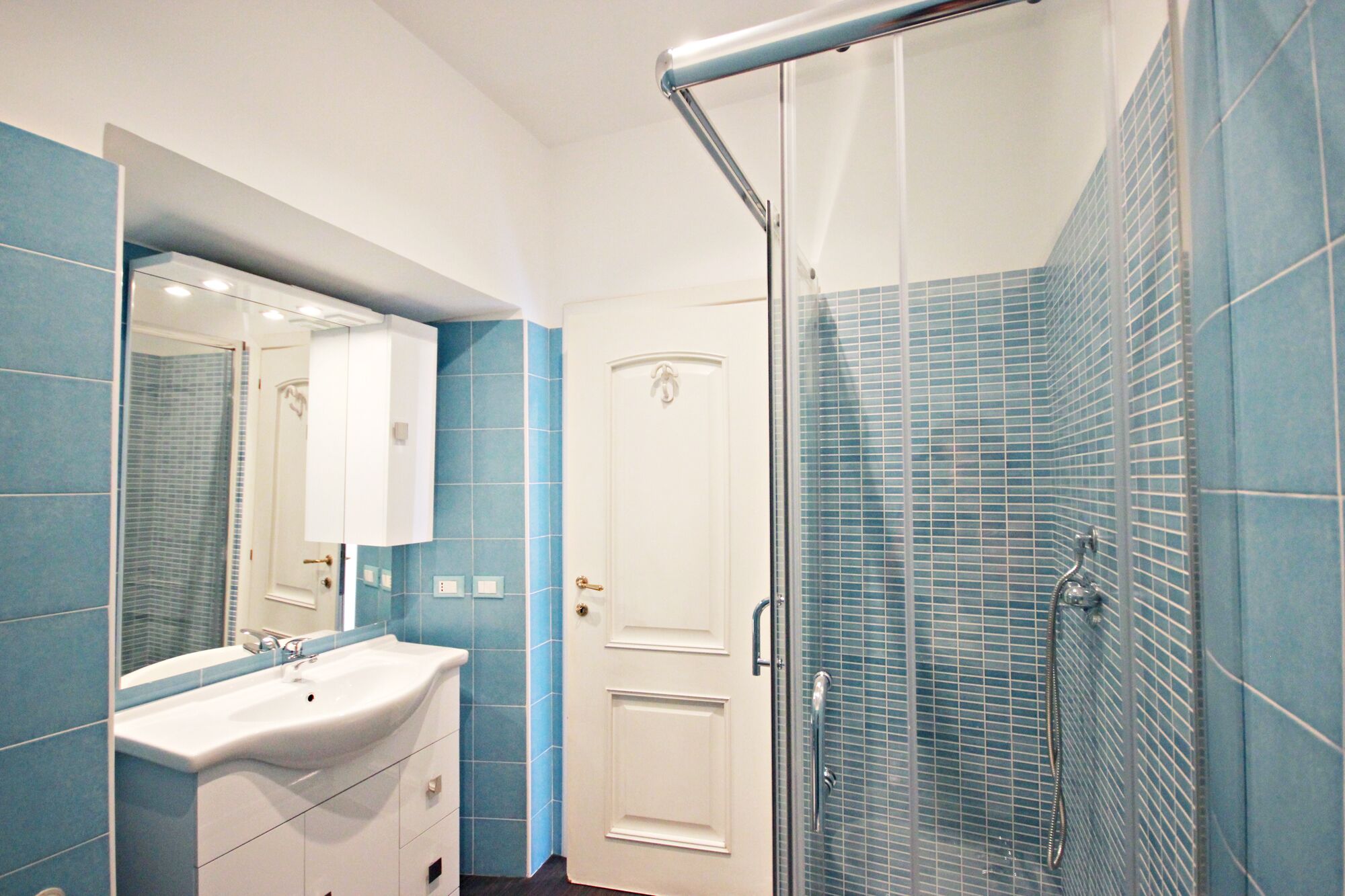 Dusche, Whirlpool, Haartrockner, Bidet