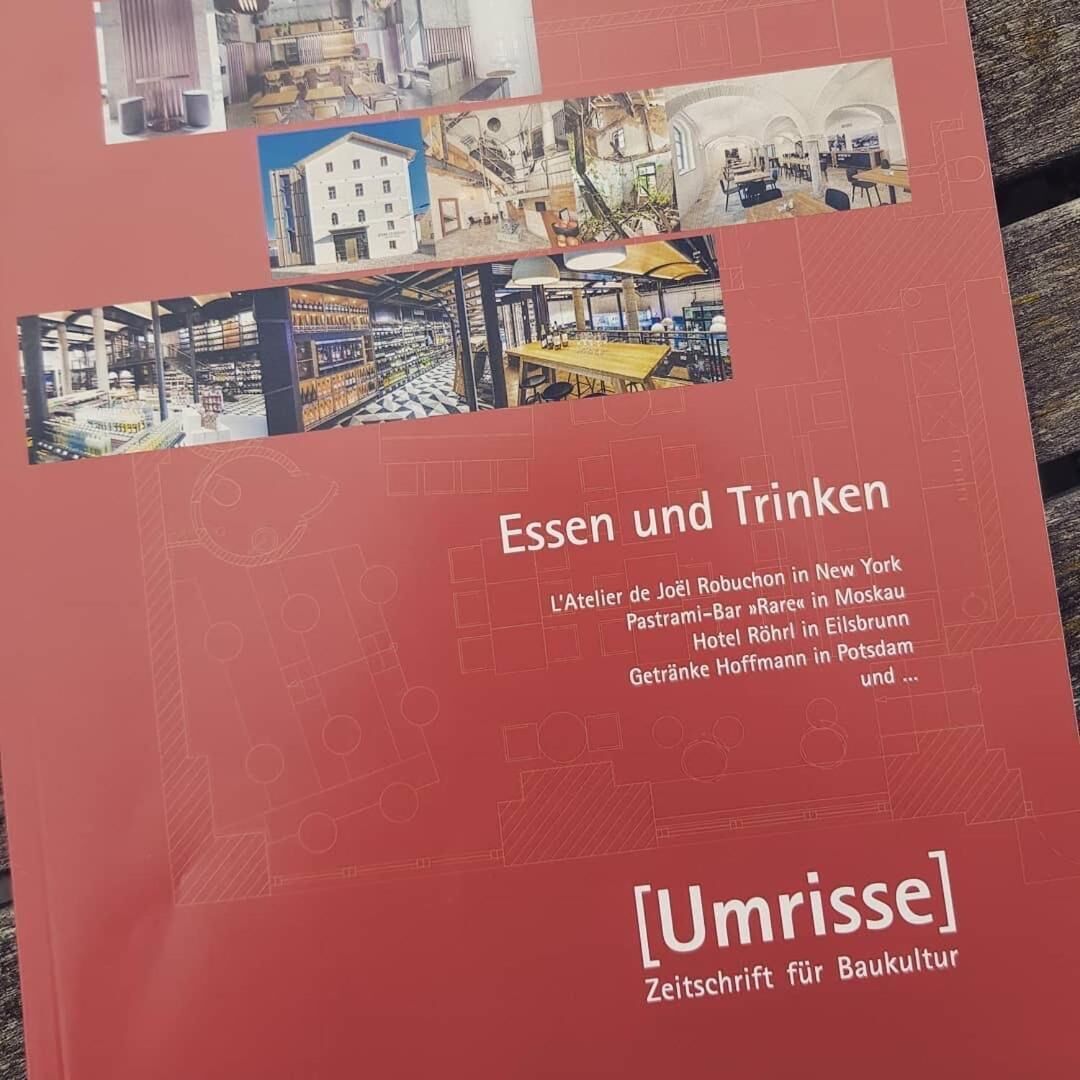 Un folleto con el título 'Essen und Trinken' y que menciona varios lugares como Nueva York, Moscú y Potsdam.