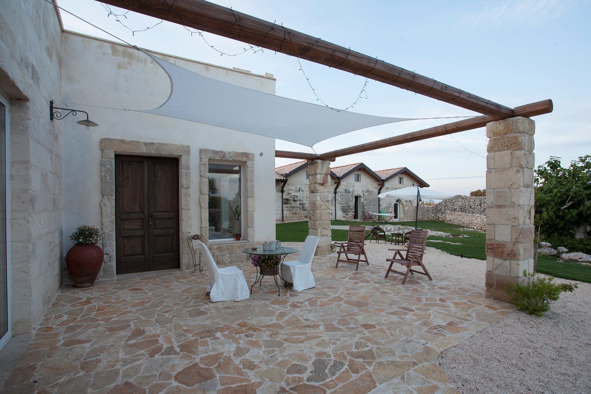 Tägliches kontinentales Frühstück (15 EUR pro Person)