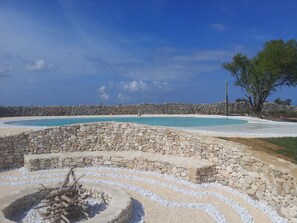 Seasonal outdoor pool, pool umbrellas, pool loungers - Falcon Home Resort (Lizzanello)