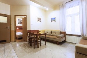 Comfort-Apartment | Wohnzimmer | LED-Fernseher