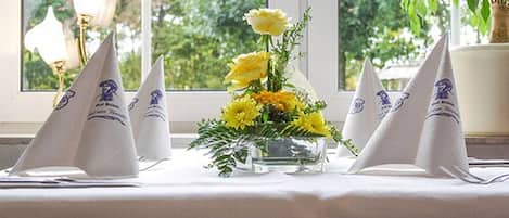 Colazione a buffet, servita tutte le mattine (11 EUR a persona)