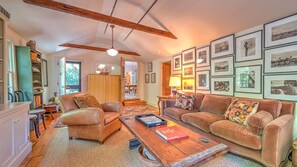 TV, fireplace, stereo