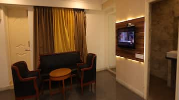 Executive Suite | 1 bedroom, premium bedding, desk